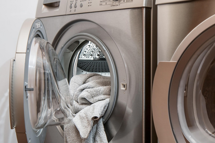 clothes dryer laundry machine